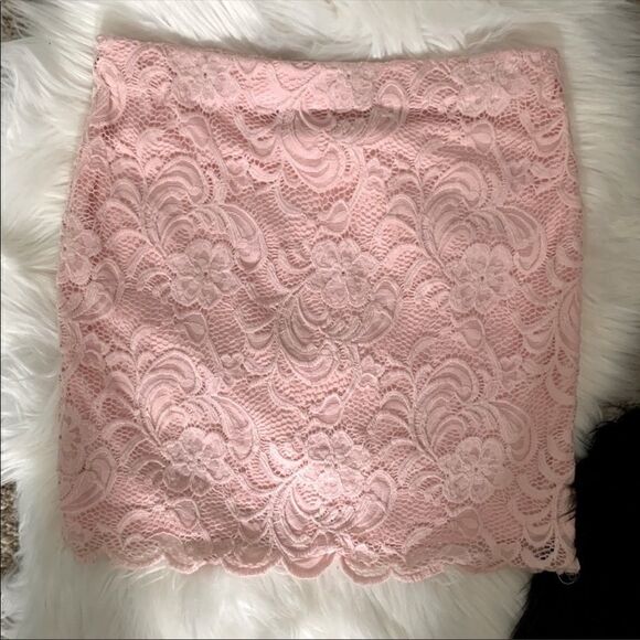 Windsor Pink Lace Mini Skirt. Size Small/Medium - Picture 1 of 4